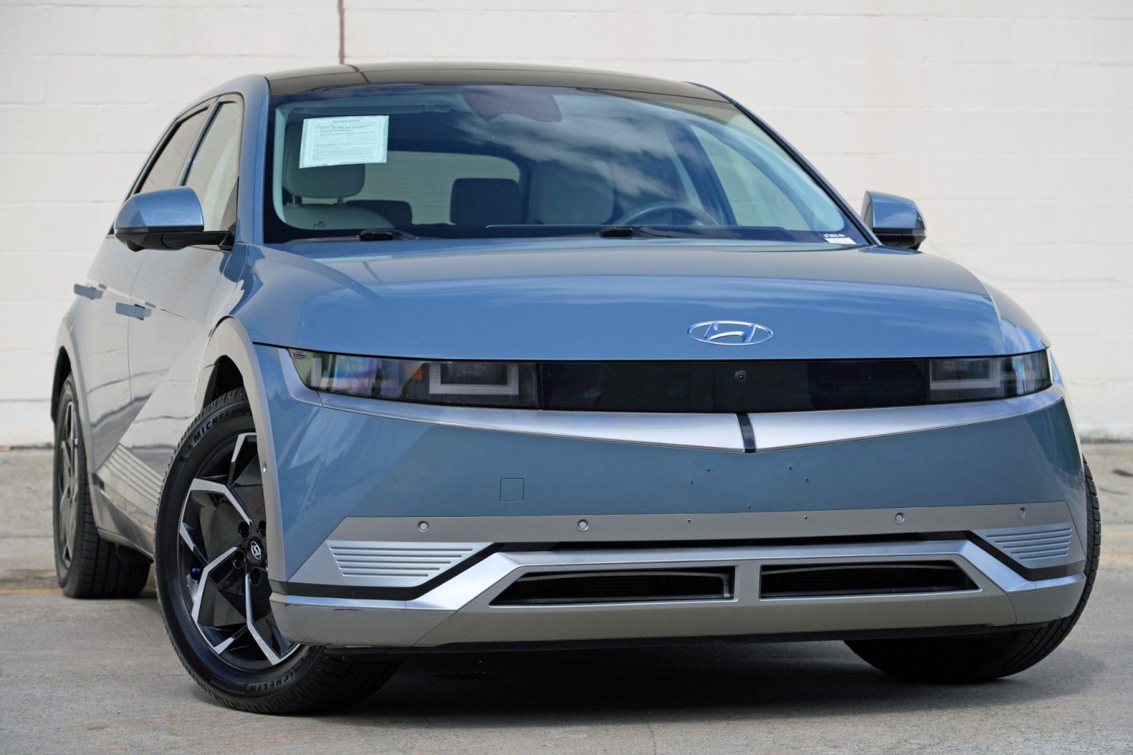 Used 2022 Hyundai Ioniq 5 Limited w/ Cargo Package RWD image 2