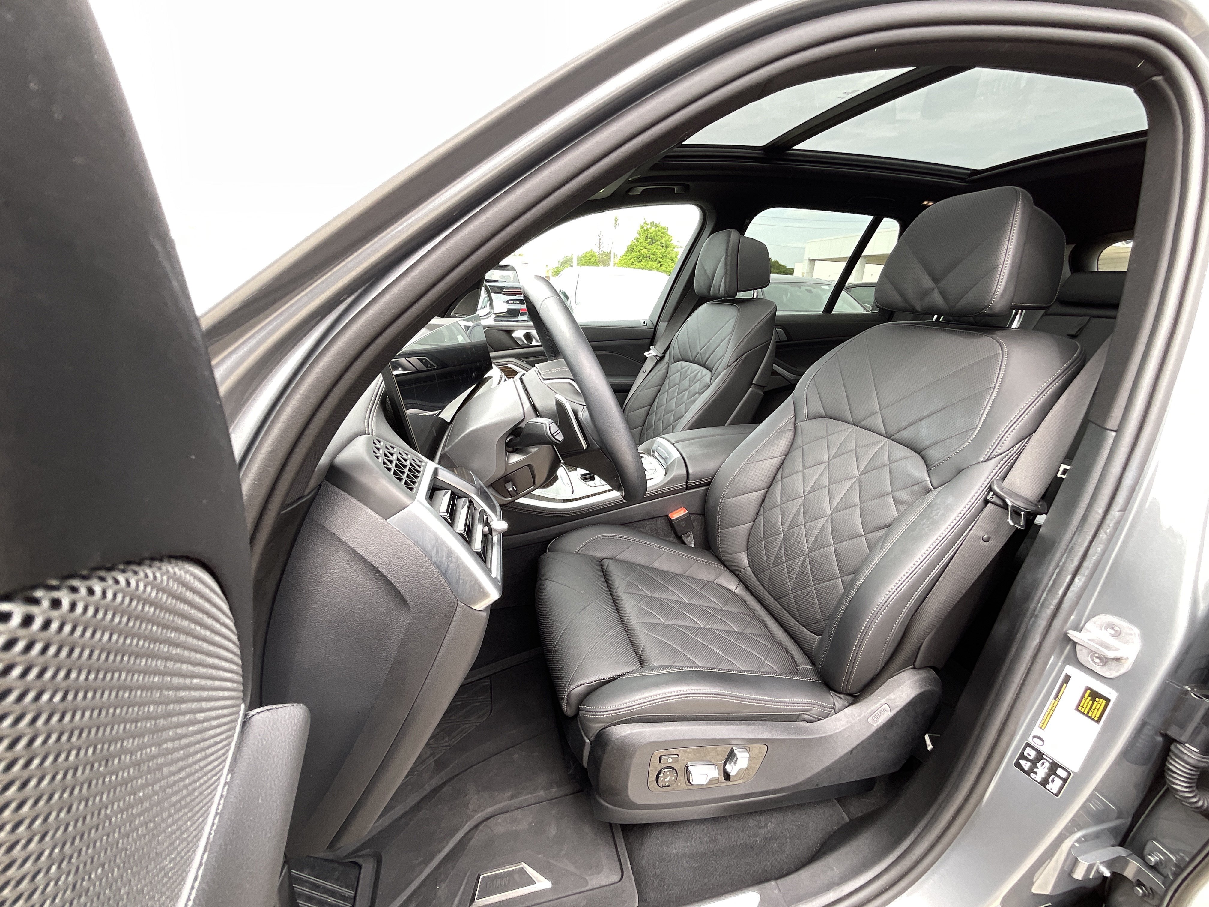 Used 2024 BMW X5 xDrive40i w/ Premium Package AWD/4WD image 11