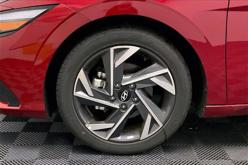 Certified 2025 Hyundai Elantra Sport image 7