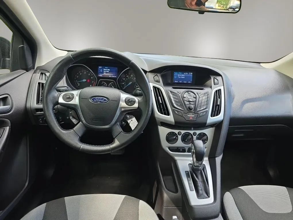 Used 2014 Ford Focus SE w/ SE Sport Package FWD image 14