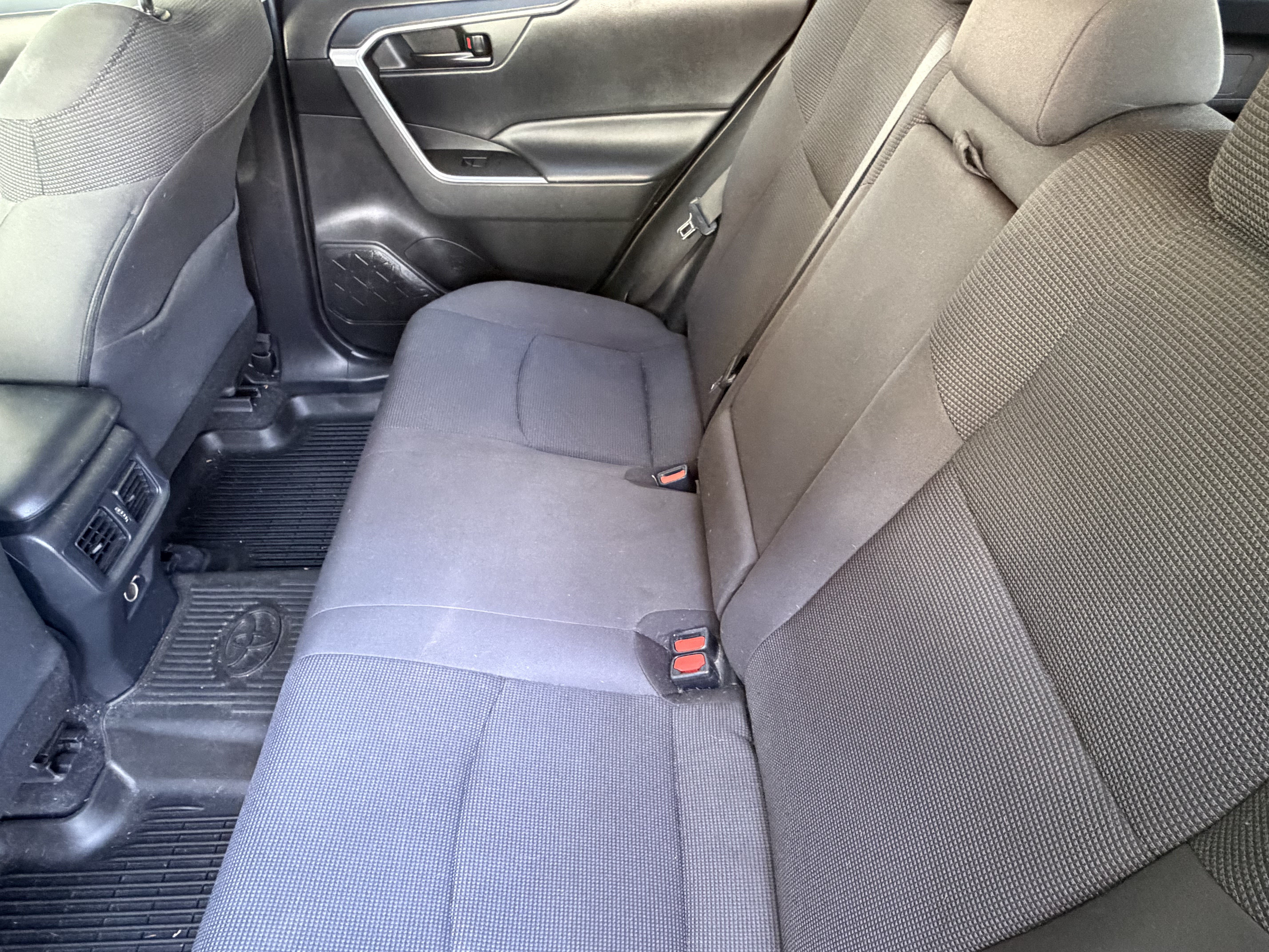 Used 2019 Toyota RAV4 LE AWD/4WD image 31