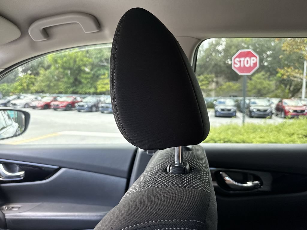 Used 2018 Nissan Rogue Sport SV w/ SV Technology Package AWD/4WD image 16