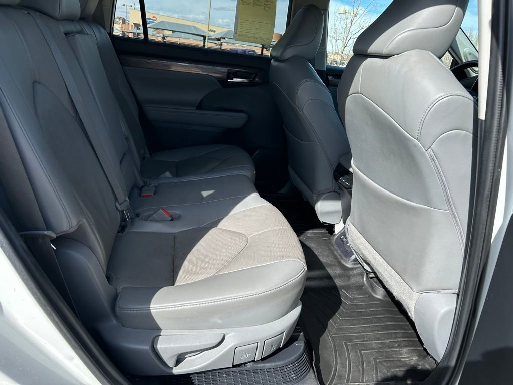 Used 2021 Toyota Highlander Limited image 28
