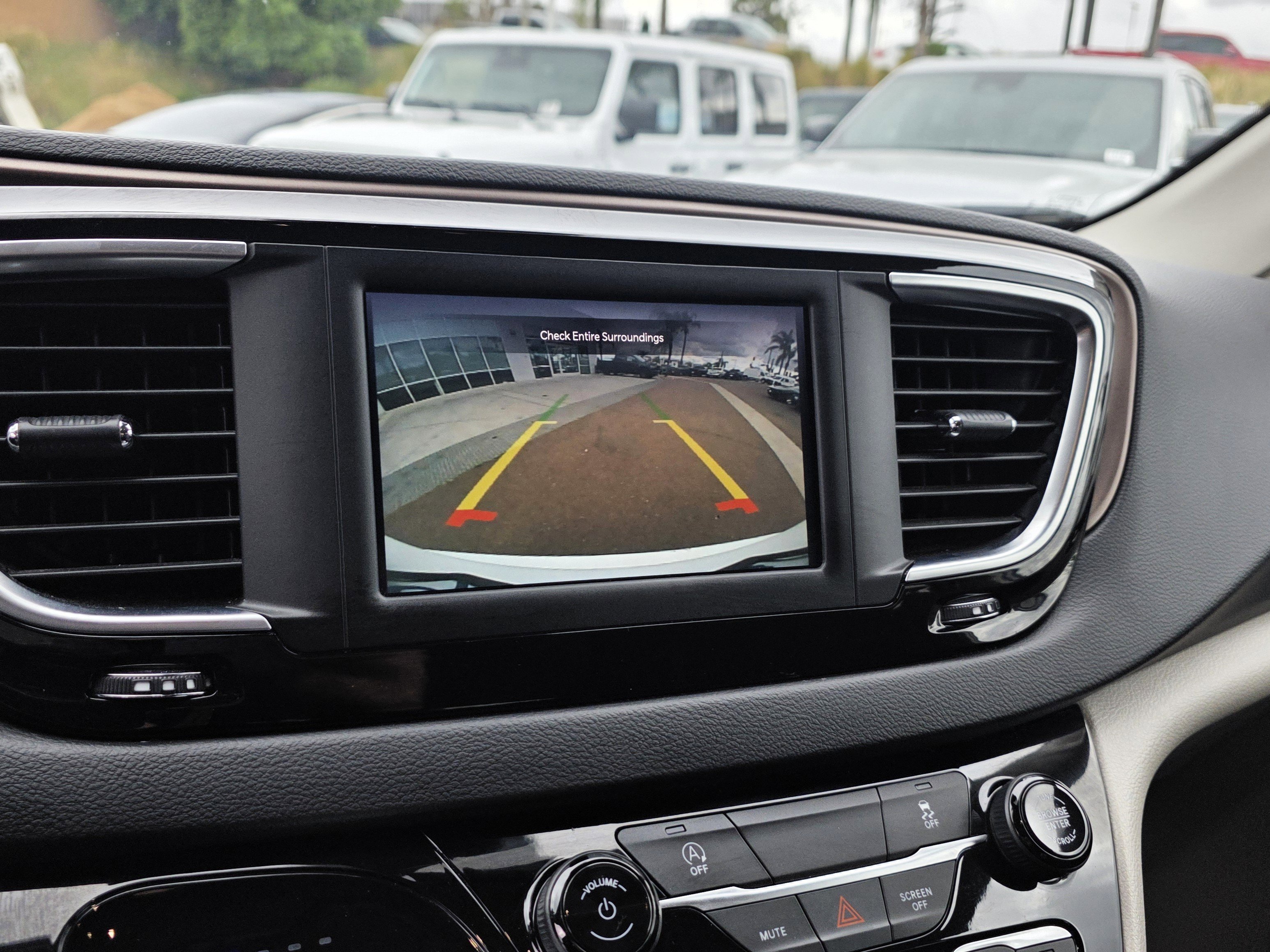 Certified 2023 Chrysler Voyager LX image 17