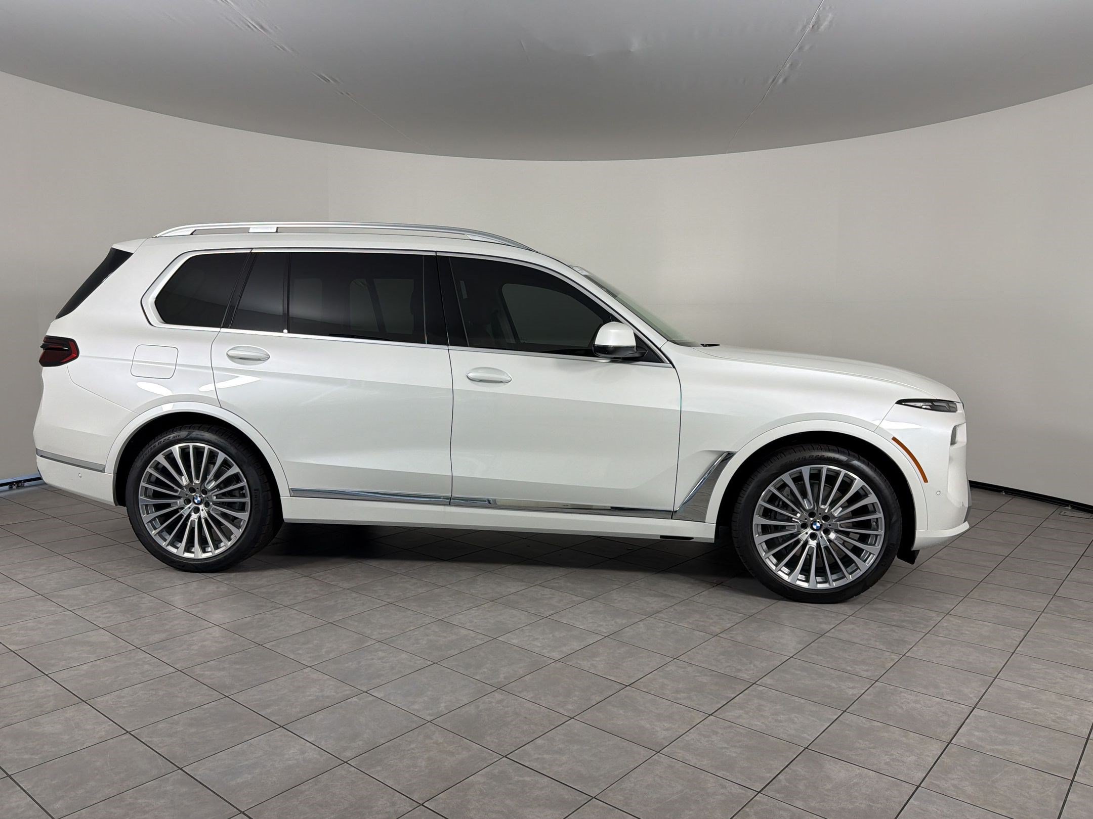 Used 2027 BMW X7 xDrive40i w/ Executive Package AWD/4WD image 8