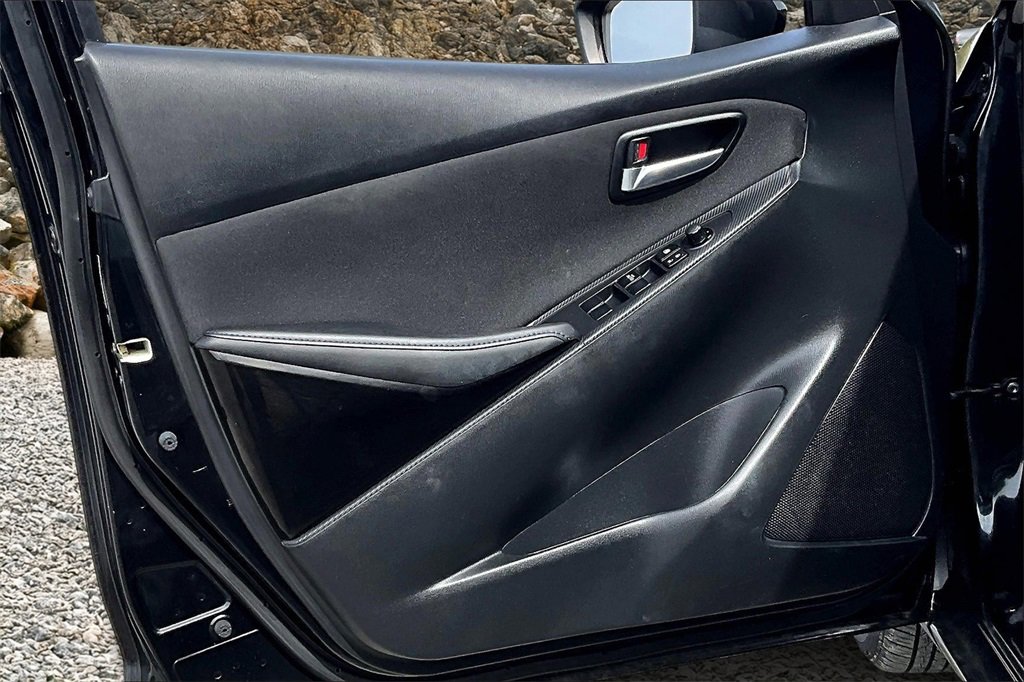 Used 2017 Toyota Yaris iA image 18