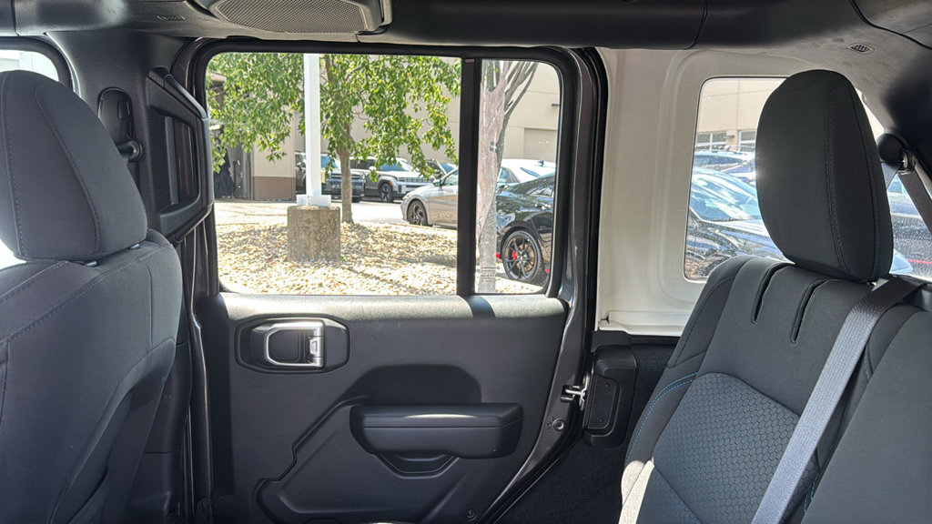 Used 2023 Jeep Wrangler Unlimited Rubicon 4xe AWD/4WD image 25