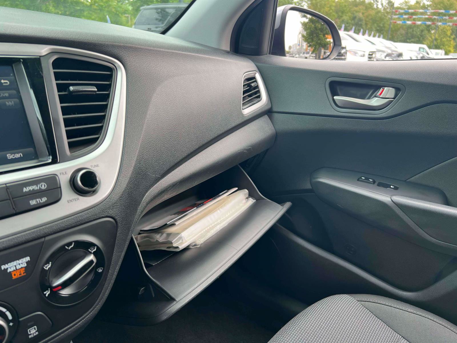 Used 2022 Hyundai Accent SEL FWD image 16