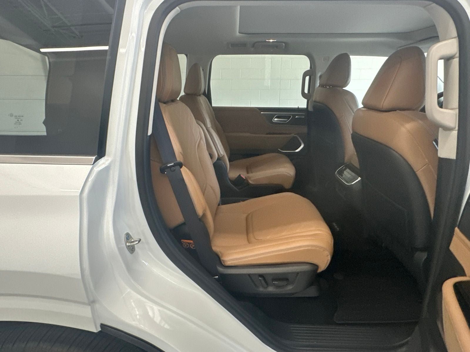 New 2027 INFINITI QX80 Luxe w/ Cargo Package AWD/4WD image 13