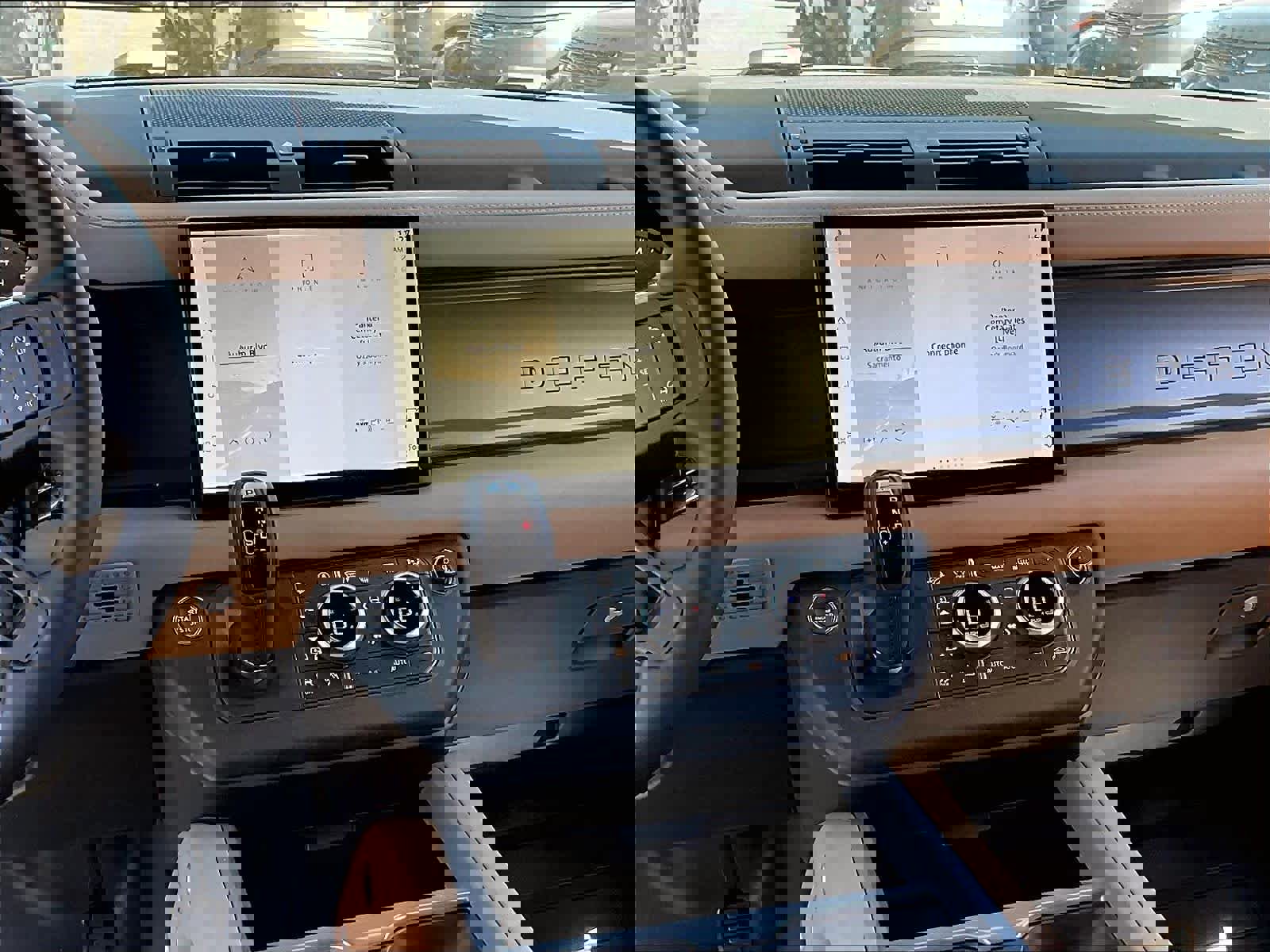 New 2025 Land Rover Defender 90 V8 image 9