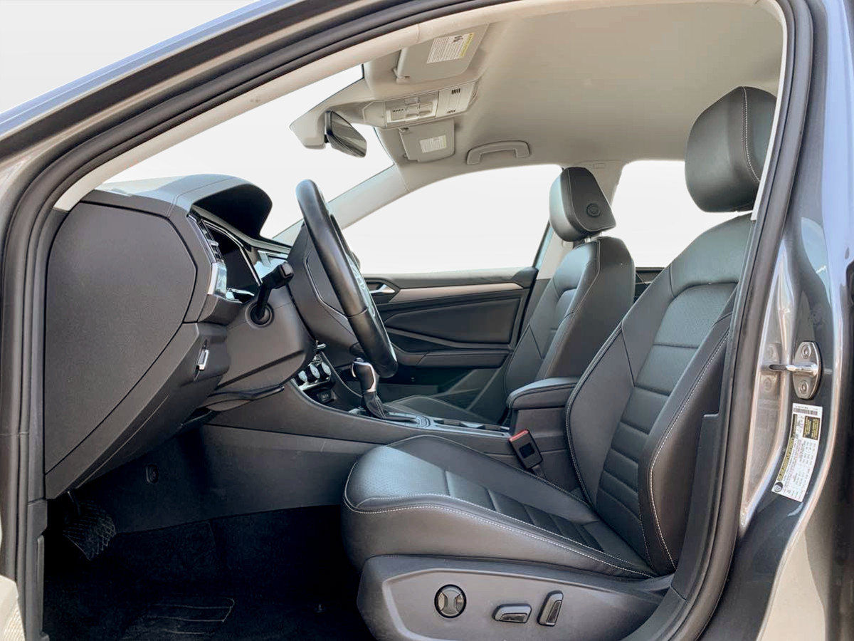 Used 2024 Volkswagen Jetta SE FWD image 15
