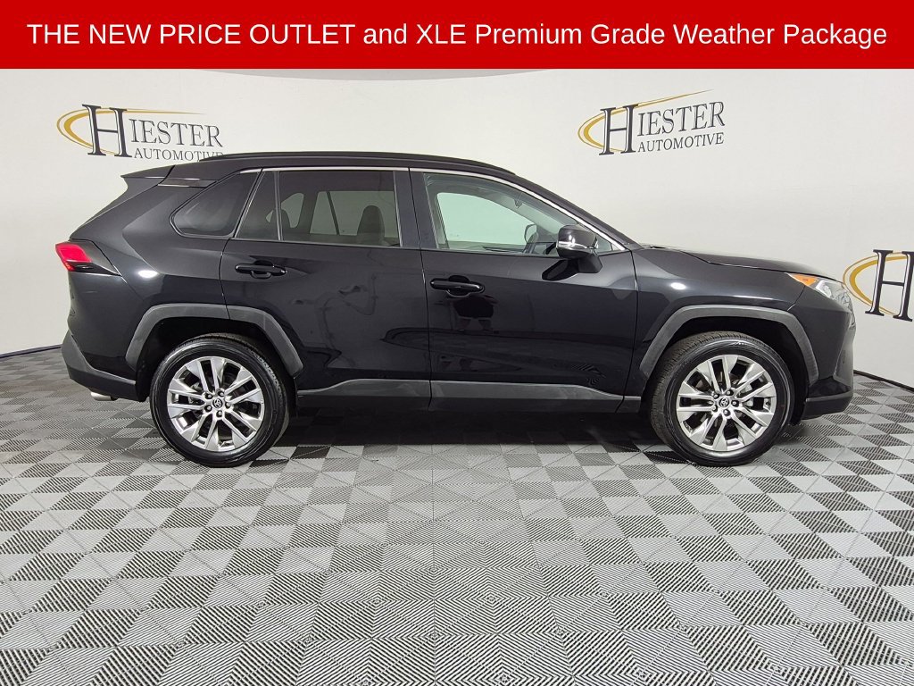 Used 2021 Toyota RAV4 XLE Premium FWD image 3