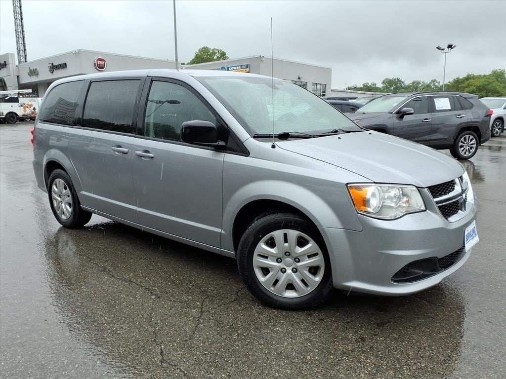 Used 2018 Dodge Grand Caravan SE w/ UConnect Hands-Free Group FWD image 1
