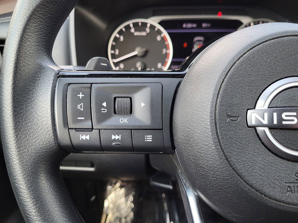 Used 2023 Nissan Rogue SV image 9