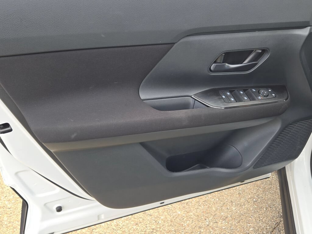 Used 2025 Nissan Kicks S AWD/4WD image 16