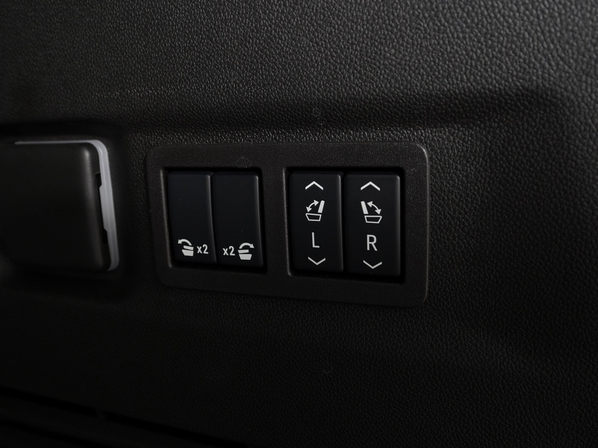 Used 2025 GMC Yukon XL Denali Ultimate image 15