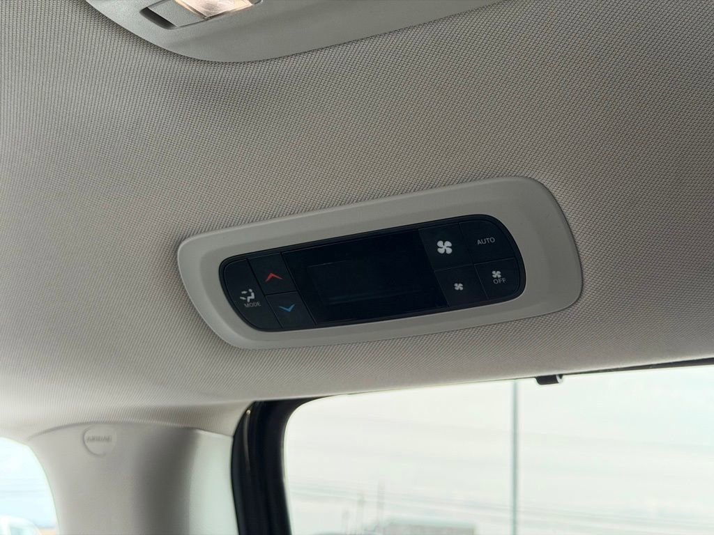 Used 2023 Chrysler Pacifica Touring-L image 24