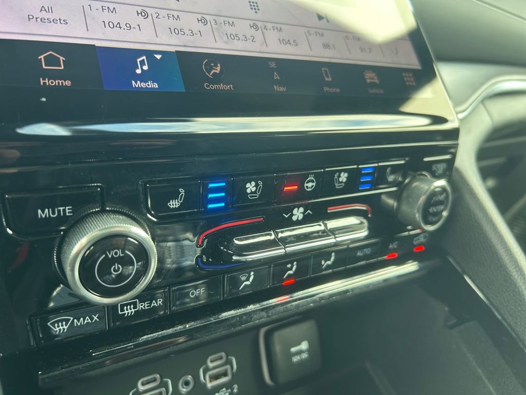 Used 2022 Jeep Grand Cherokee Overland w/ Adv Protech Group III image 36