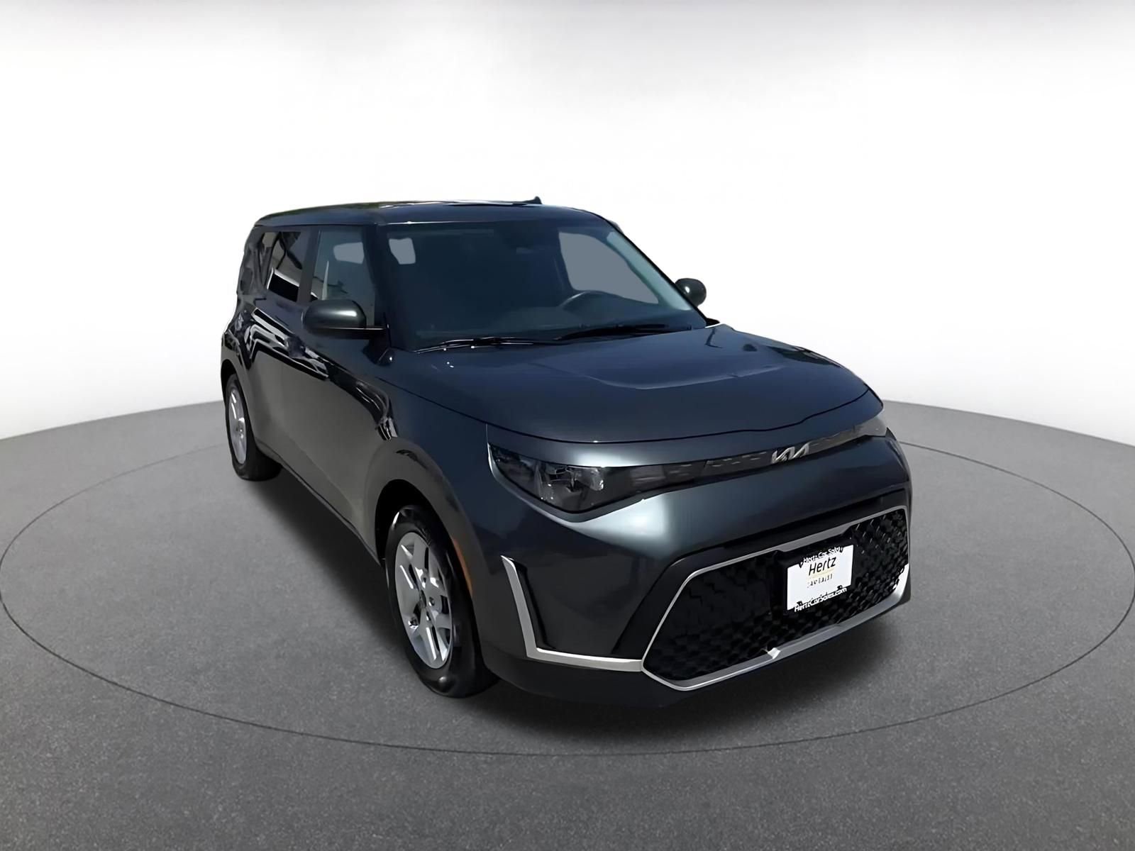 Used 2025 Kia Soul LX w/ LX Technology Package FWD image 3