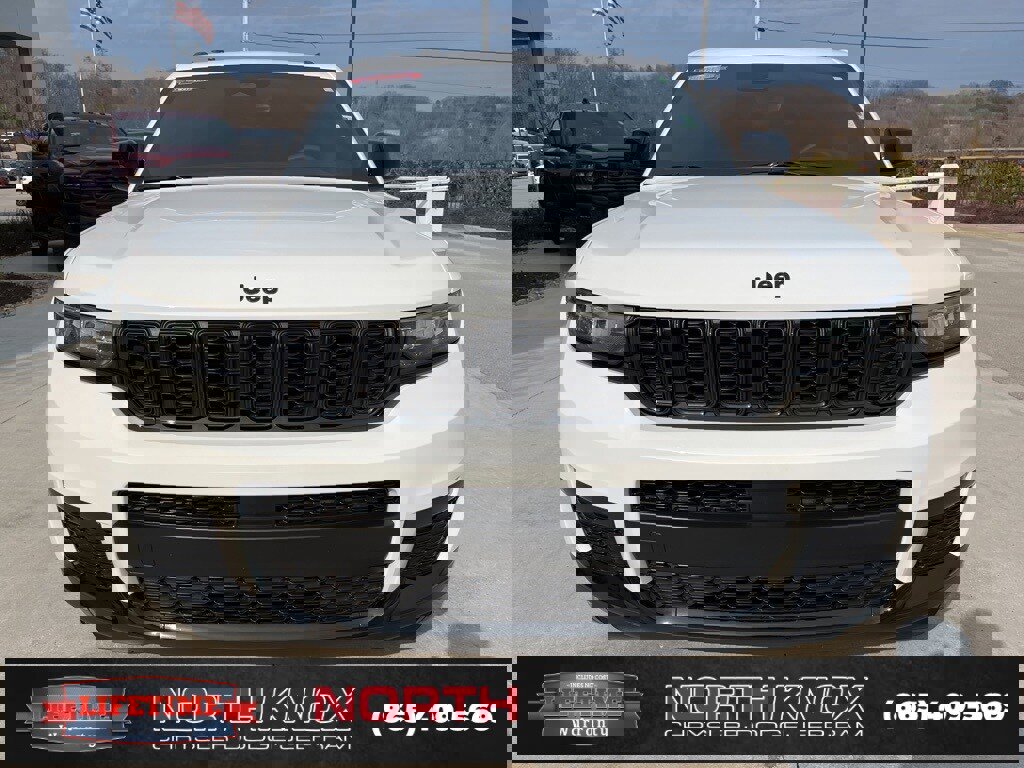 Used 2025 Jeep Grand Cherokee L Altitude image 34