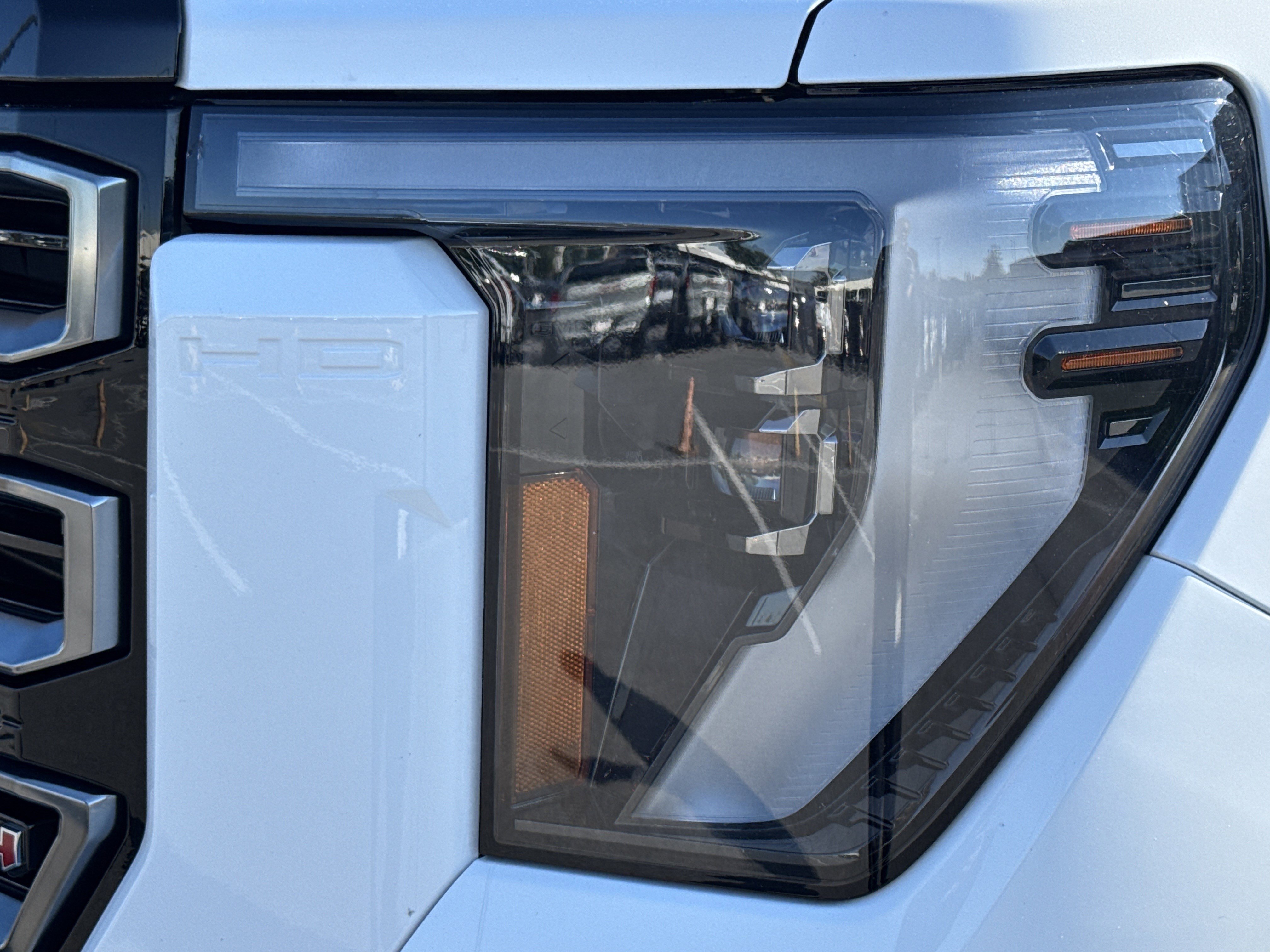 Used 2025 GMC Sierra 2500 AT4 w/ AT4 Premium Plus Package AWD/4WD image 6