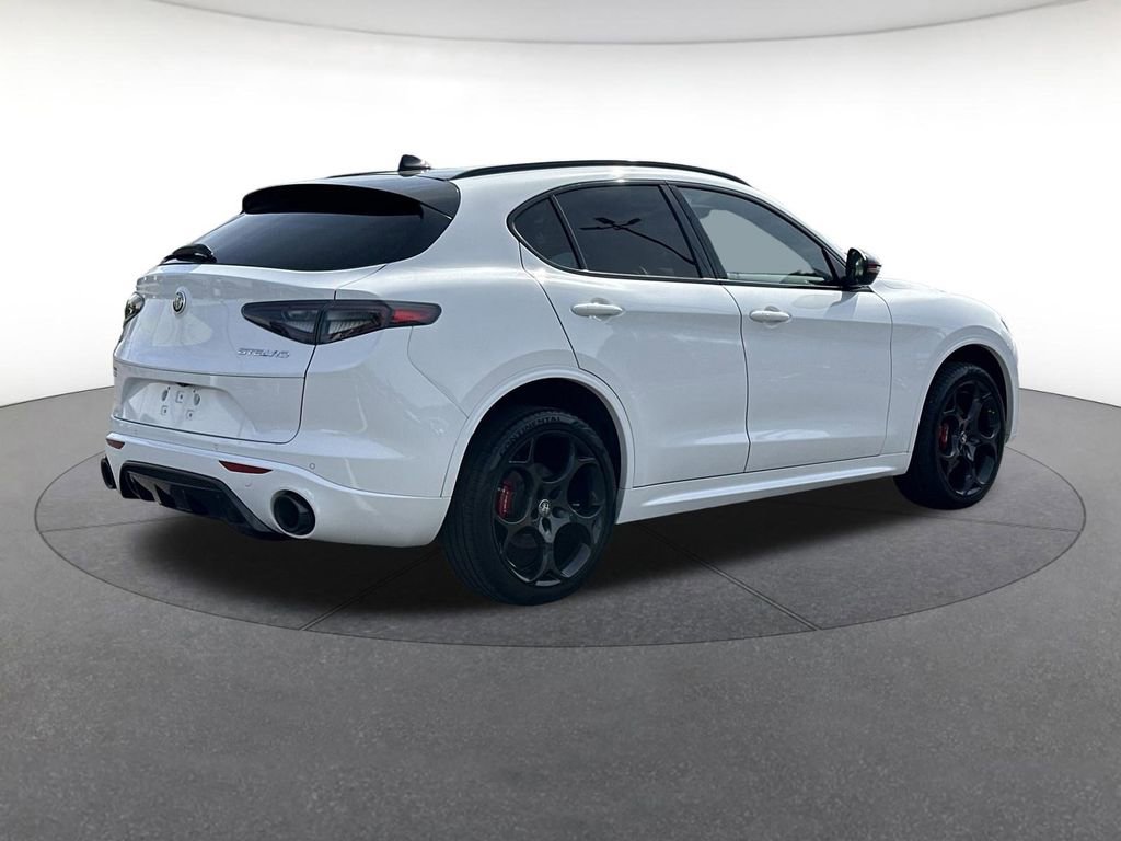 Used 2025 Alfa Romeo Stelvio Tributo Italiano w/ Driving Assist Package image 6