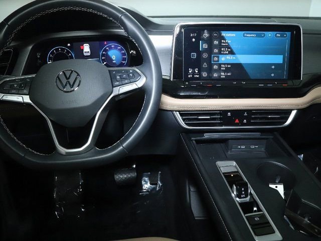 Used 2025 Volkswagen Atlas Cross Sport SE AWD/4WD image 27