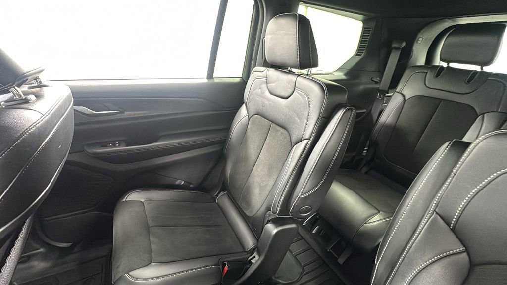 Used 2023 Jeep Grand Cherokee L Laredo image 14