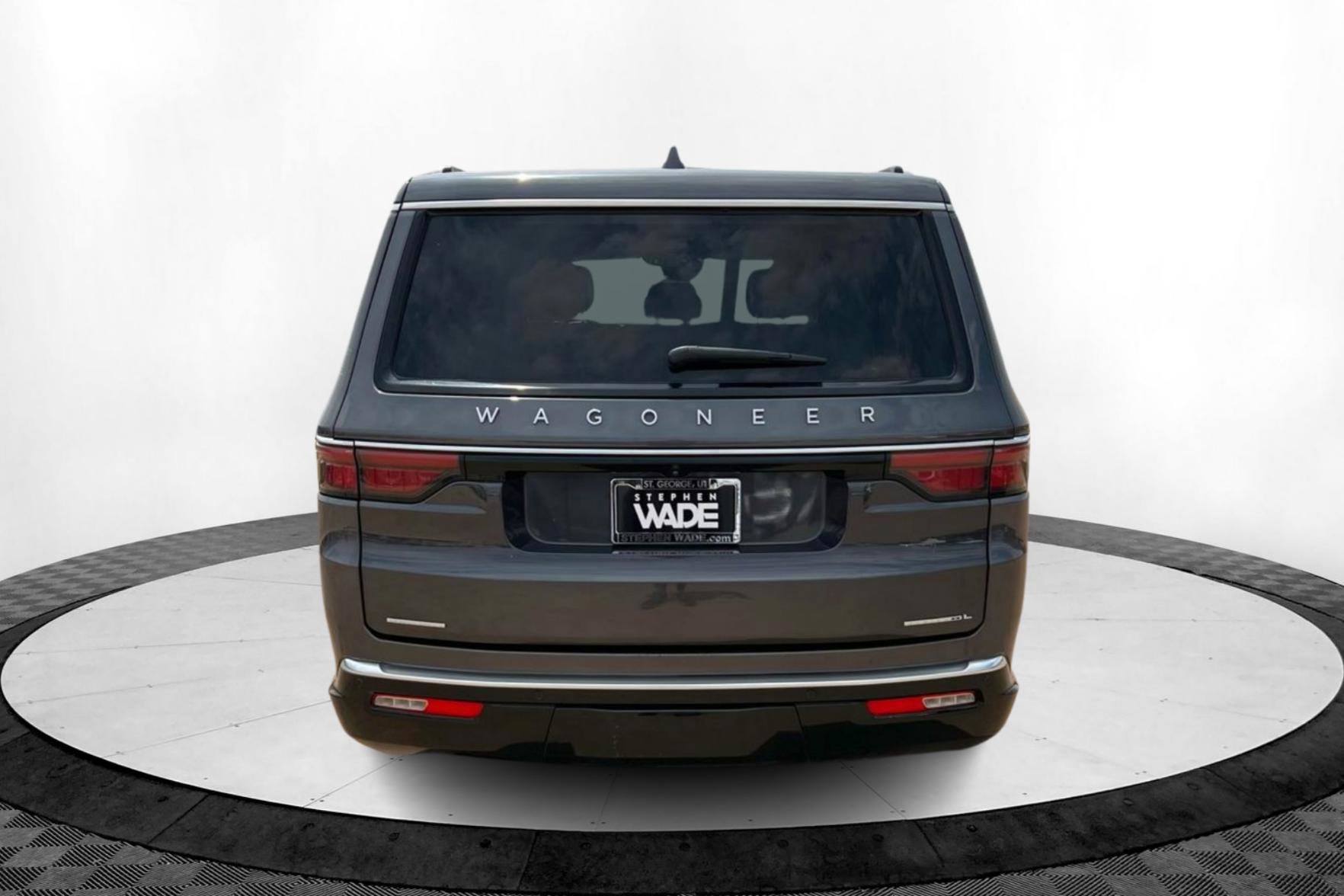 Used 2023 Jeep Wagoneer L Series II image 4