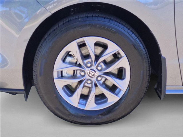 Used 2026 Toyota Sienna LE AWD/4WD image 23