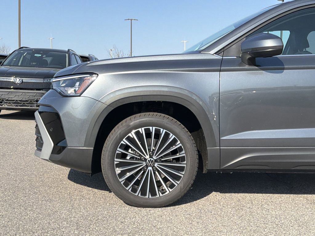 New 2026 Volkswagen Taos SE FWD image 9