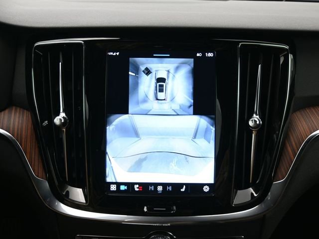 Used 2025 Volvo V60 B5 Cross Country Plus image 21