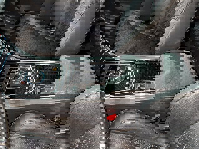 Used 2019 Jaguar XF Prestige image 38