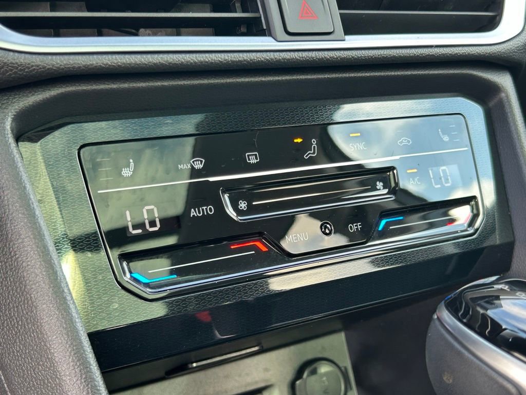 Used 2025 Volkswagen Taos SE image 24