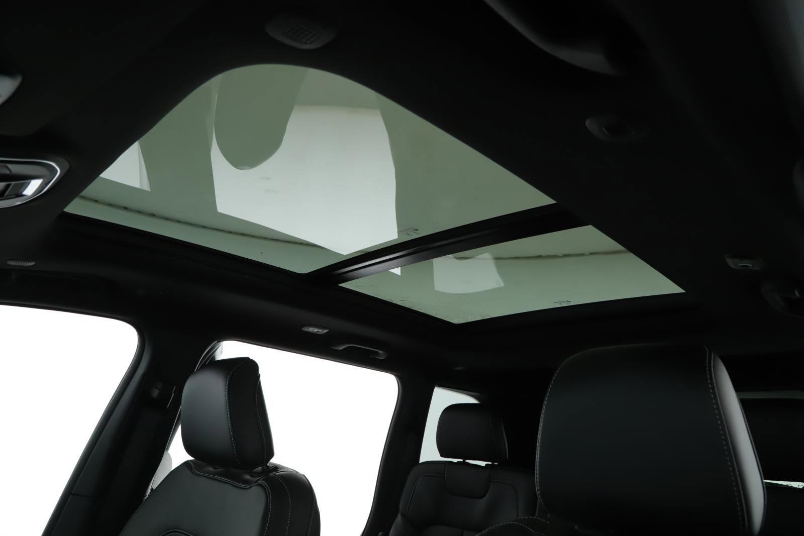 New 2026 Jeep Grand Cherokee Limited w/ Limited Altitude Package image 14