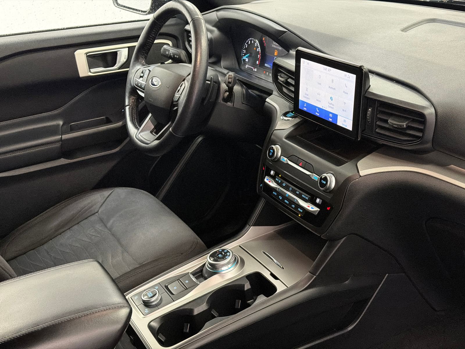 Used 2020 Ford Explorer XLT w/ Comfort Package image 10