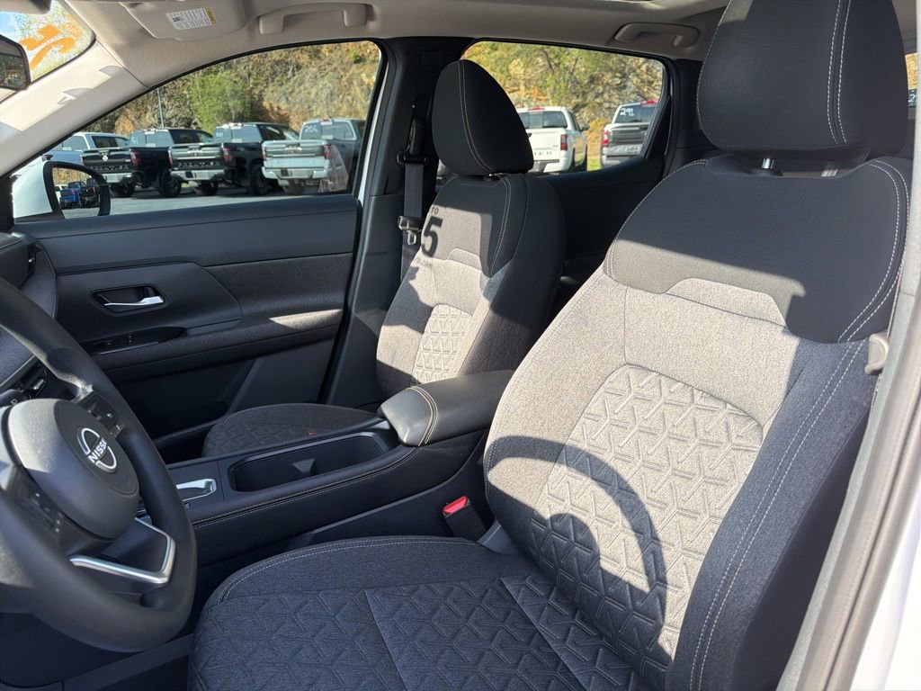 Used 2025 Nissan Kicks SV w/ SV Premium Package image 9