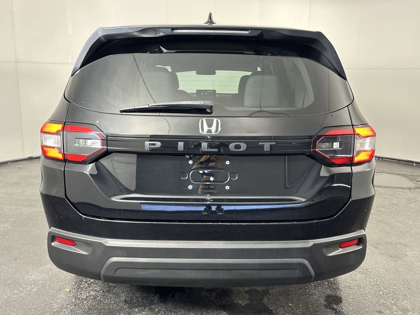 Used 2023 Honda Pilot LX image 10