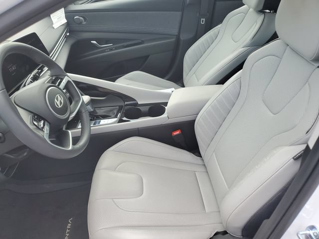 Used 2025 Hyundai Elantra Limited FWD image 16