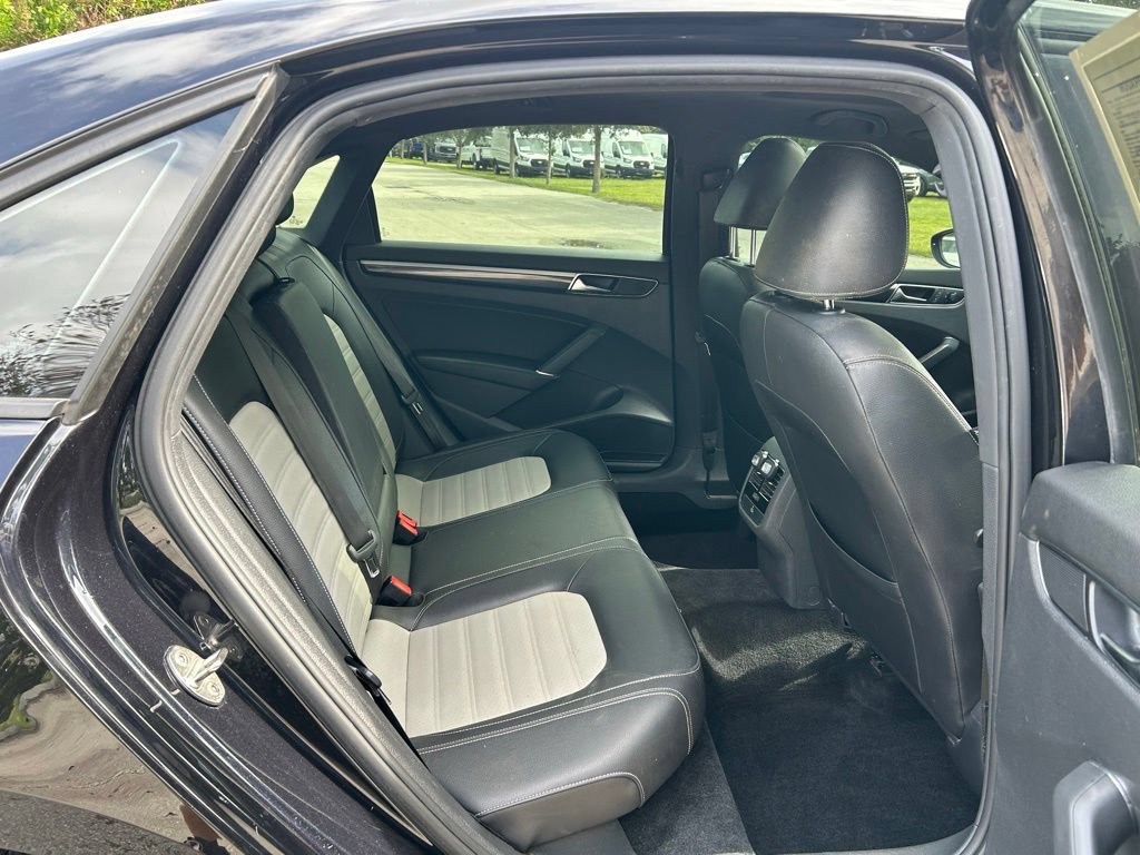 Used 2018 Volkswagen Passat 3.6 FWD image 44