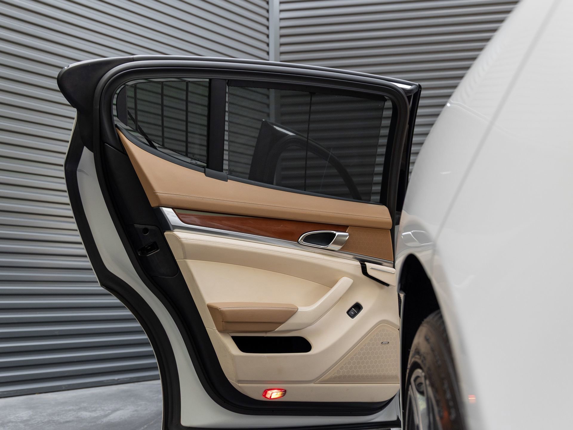 Used 2016 Porsche Panamera S RWD image 27