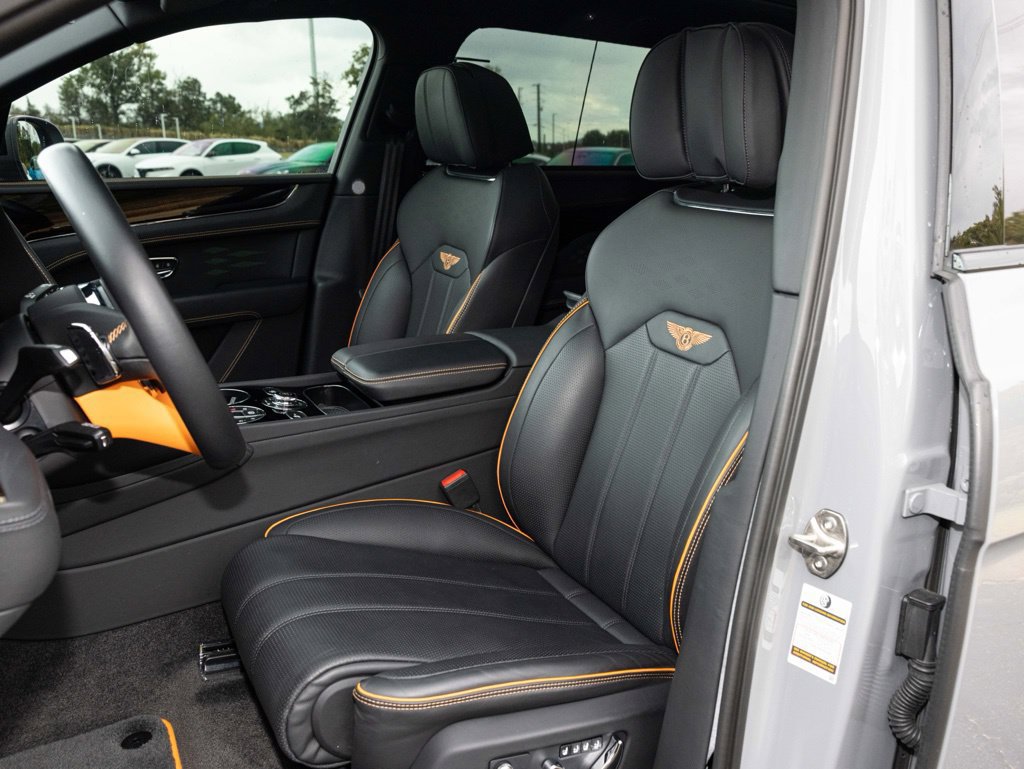 Used 2024 Bentley Bentayga Extended Wheelbase AWD/4WD image 29