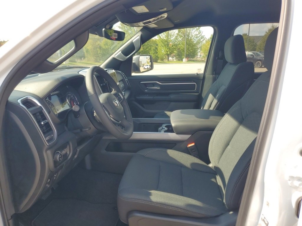 New 2025 RAM 1500 4x4 Crew Cab image 5