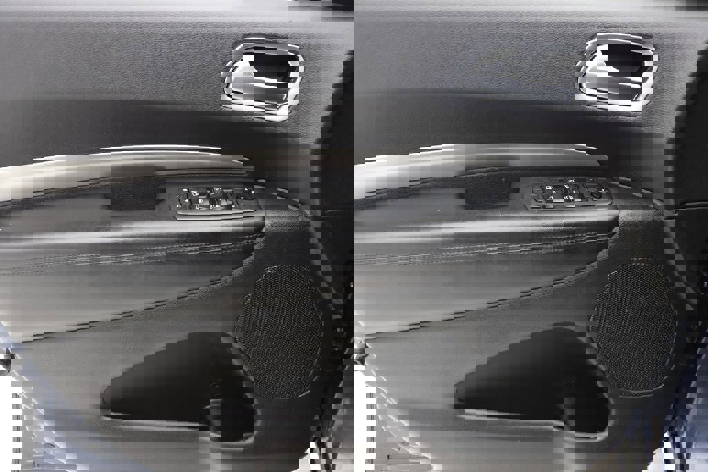 Used 2020 Dodge Durango SXT image 14