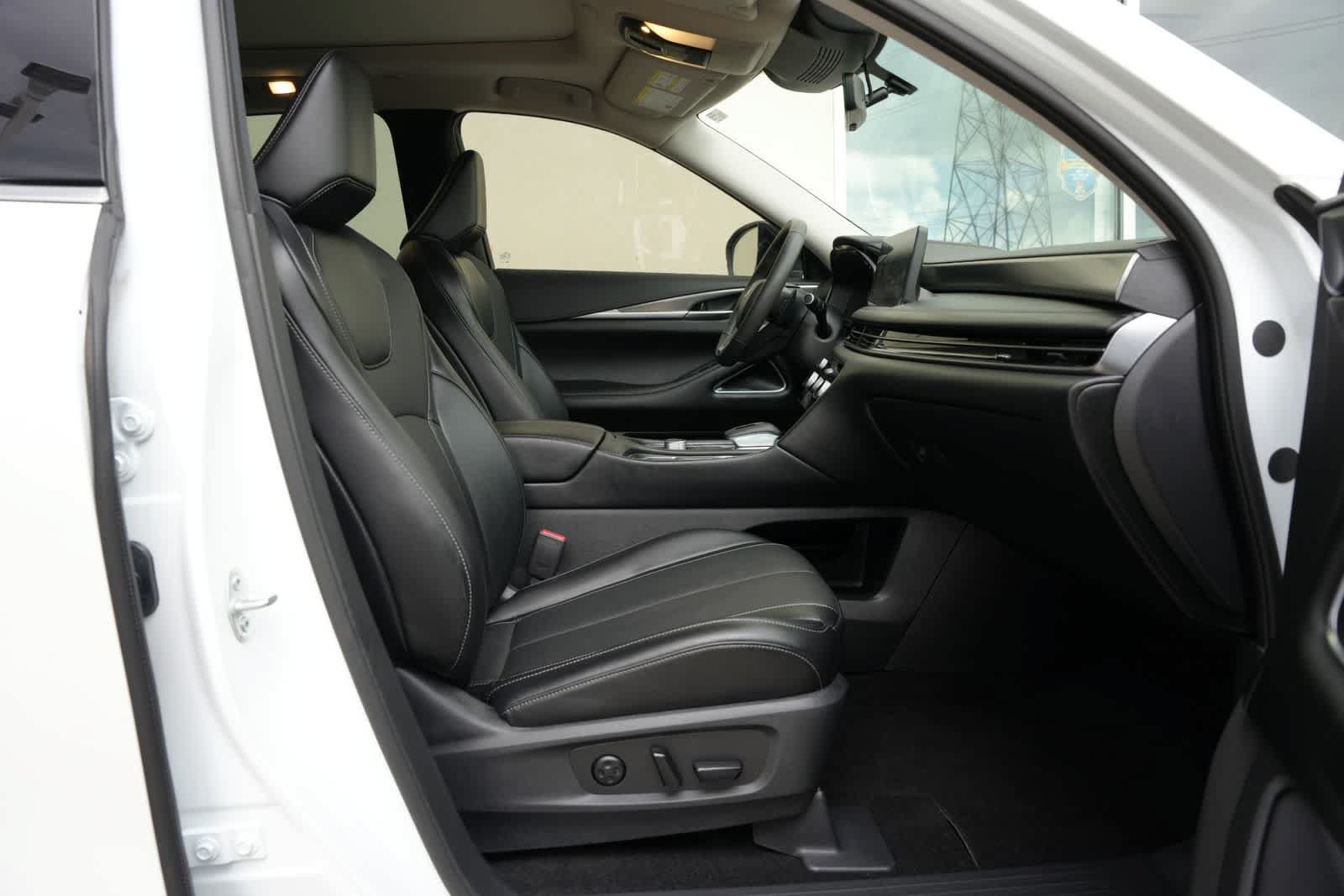 Certified 2026 INFINITI QX60 Luxe w/ Cargo Package AWD/4WD image 23