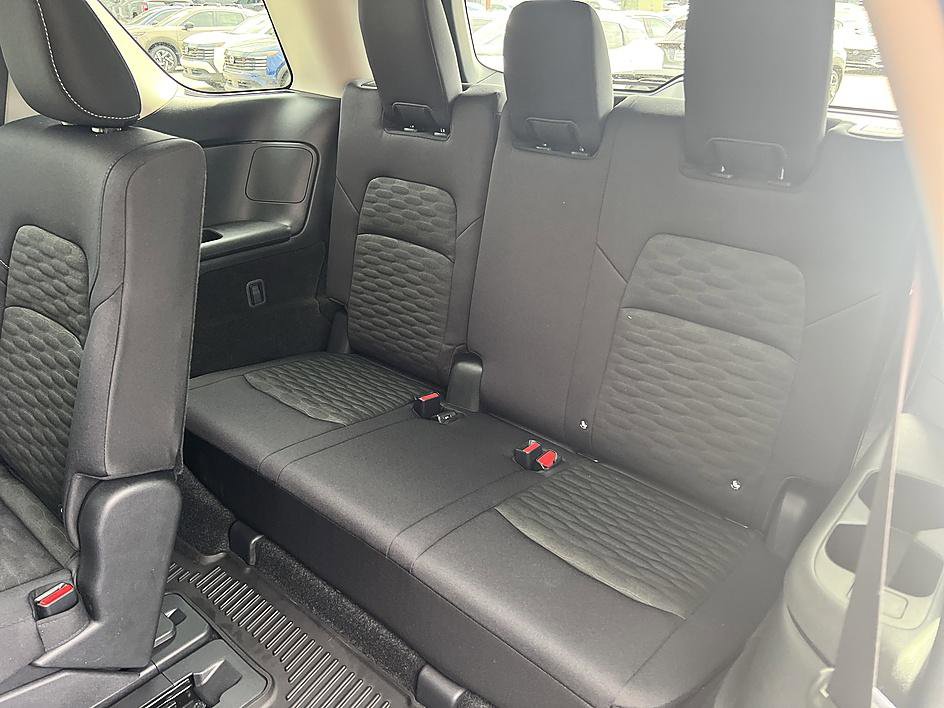 Certified 2025 Nissan Pathfinder SV image 28