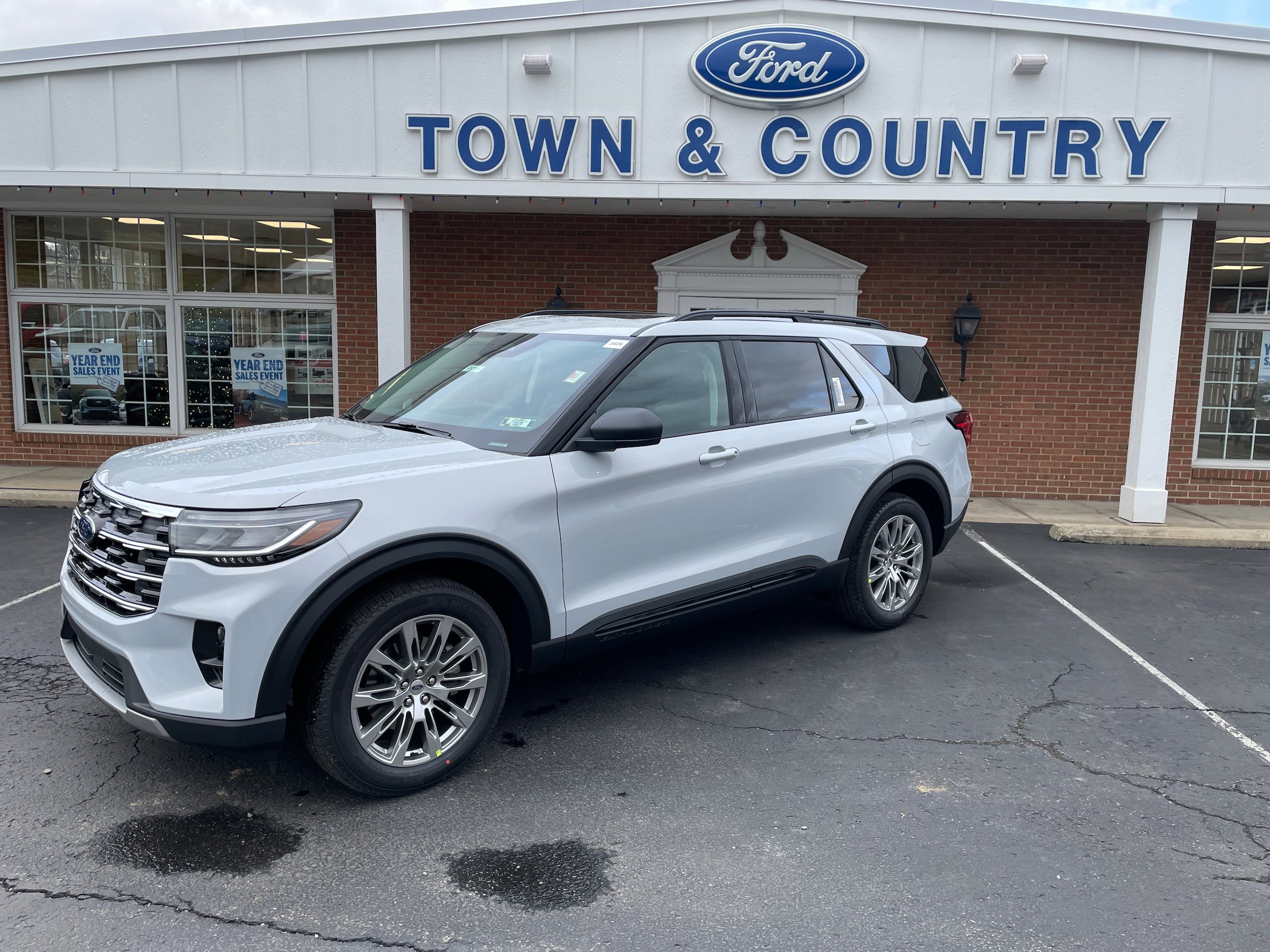 New 2026 Ford Explorer Active w/ Active Comfort Package image 1