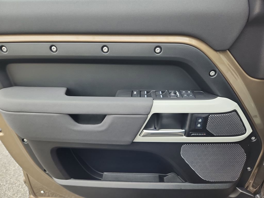Used 2023 Land Rover Defender 110 S image 23