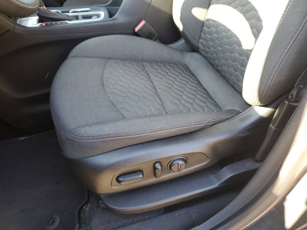 Used 2019 Chevrolet Equinox LT FWD image 11