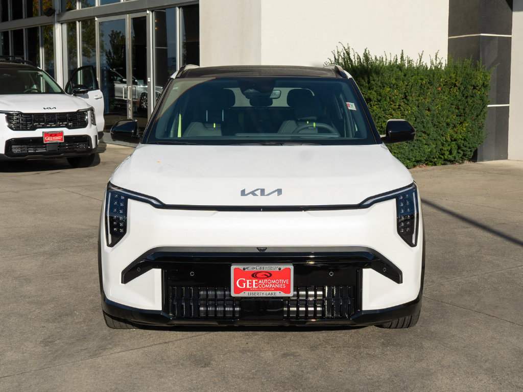 New 2027 Kia EV3 GT AWD/4WD image 2